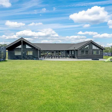 9 Bedroom Beautiful In Sydals Сasa de vacaciones Sarup