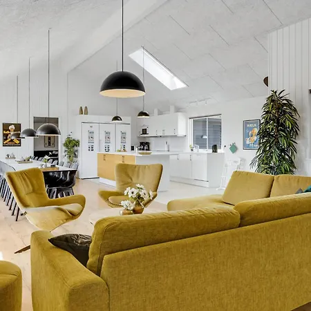 Сasa de vacaciones 9 Bedroom Beautiful In Sydals Sarup