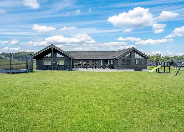 9 Bedroom Beautiful In Sydals Сasa de vacaciones Sarup